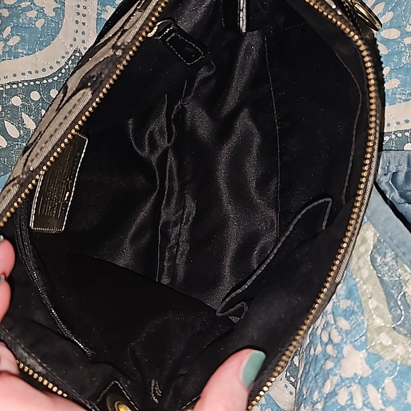 Coach Poppy - Picture 6 of 12